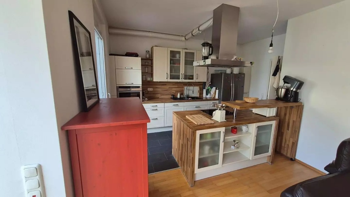 Maisonette-Style 3-Room “House-in-House” with Garden in Frankfurt Sachsenhausen