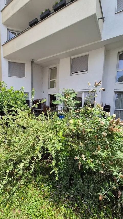 Maisonette-Style 3-Room “House-in-House” with Garden in Frankfurt Sachsenhausen