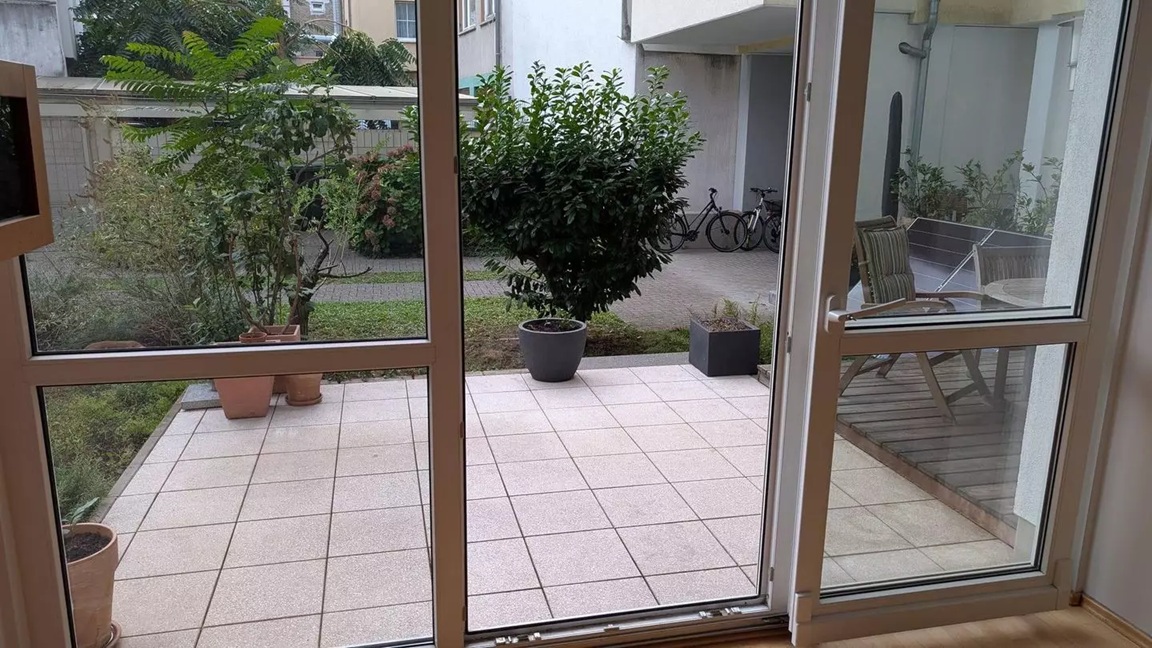 Maisonette-Style 3-Room “House-in-House” with Garden in Frankfurt Sachsenhausen