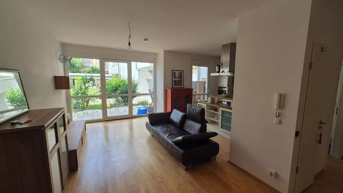 Maisonette-Style 3-Room “House-in-House” with Garden in Frankfurt Sachsenhausen