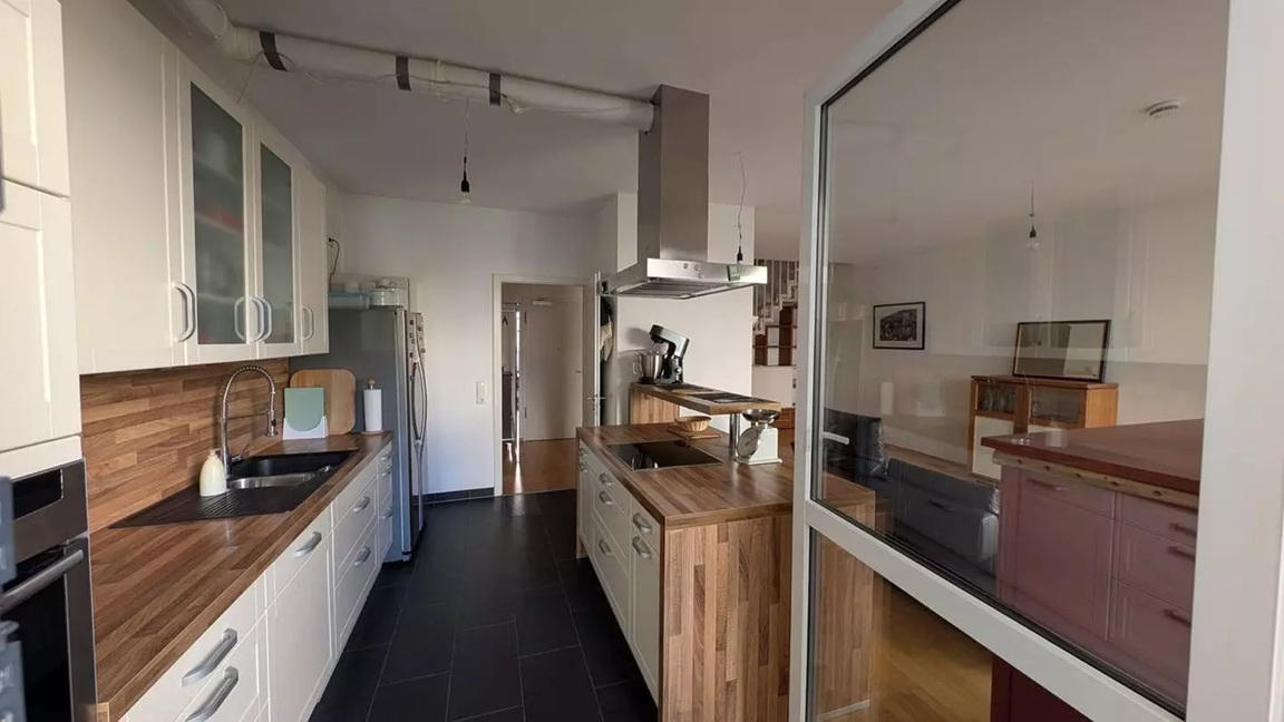 Maisonette-Style 3-Room “House-in-House” with Garden in Frankfurt Sachsenhausen