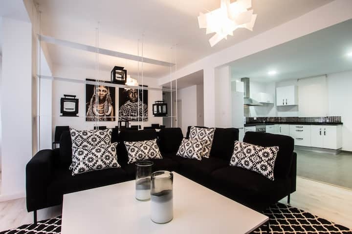 Spacious 4-Bedroom Serviced Apartment in Central Valencia