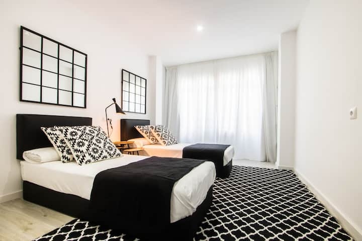 Spacious 4-Bedroom Serviced Apartment in Central Valencia