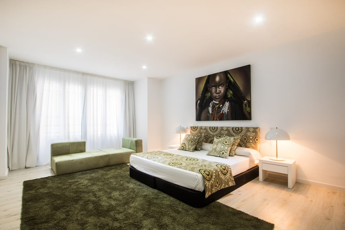 Spacious 4-Bedroom Serviced Apartment in Central Valencia