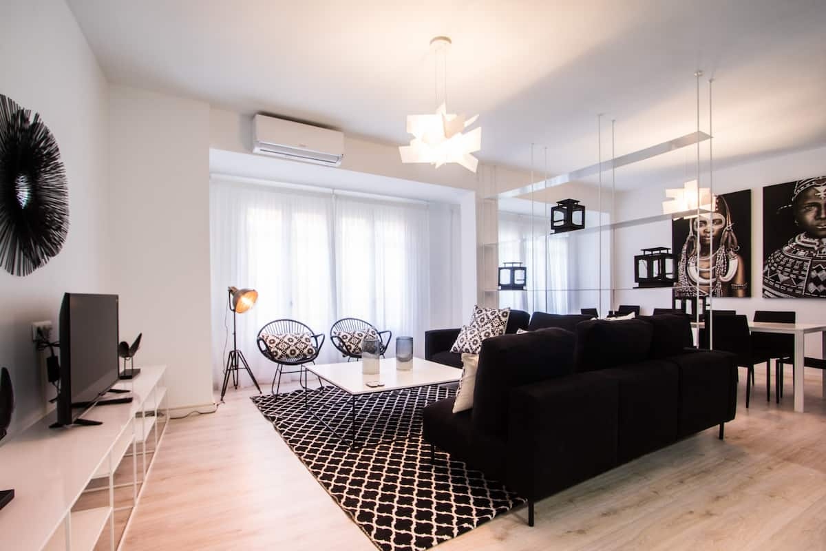 Spacious 4-Bedroom Serviced Apartment in Central Valencia