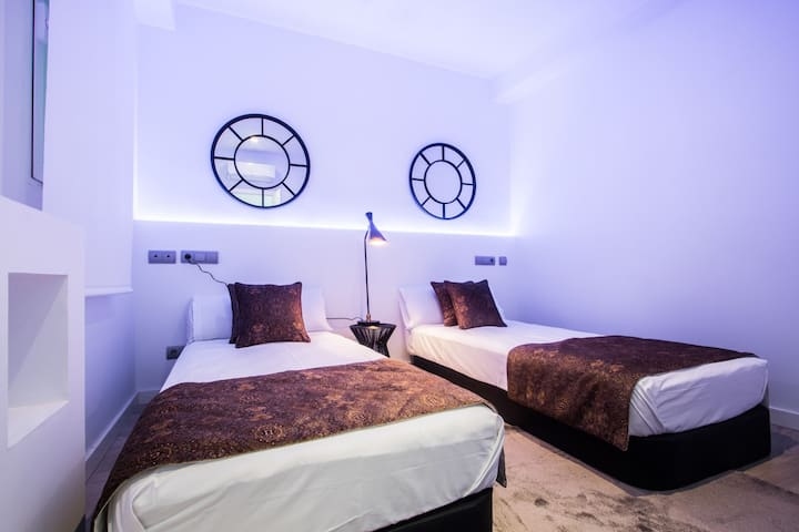 Spacious 4-Bedroom Serviced Apartment in Central Valencia