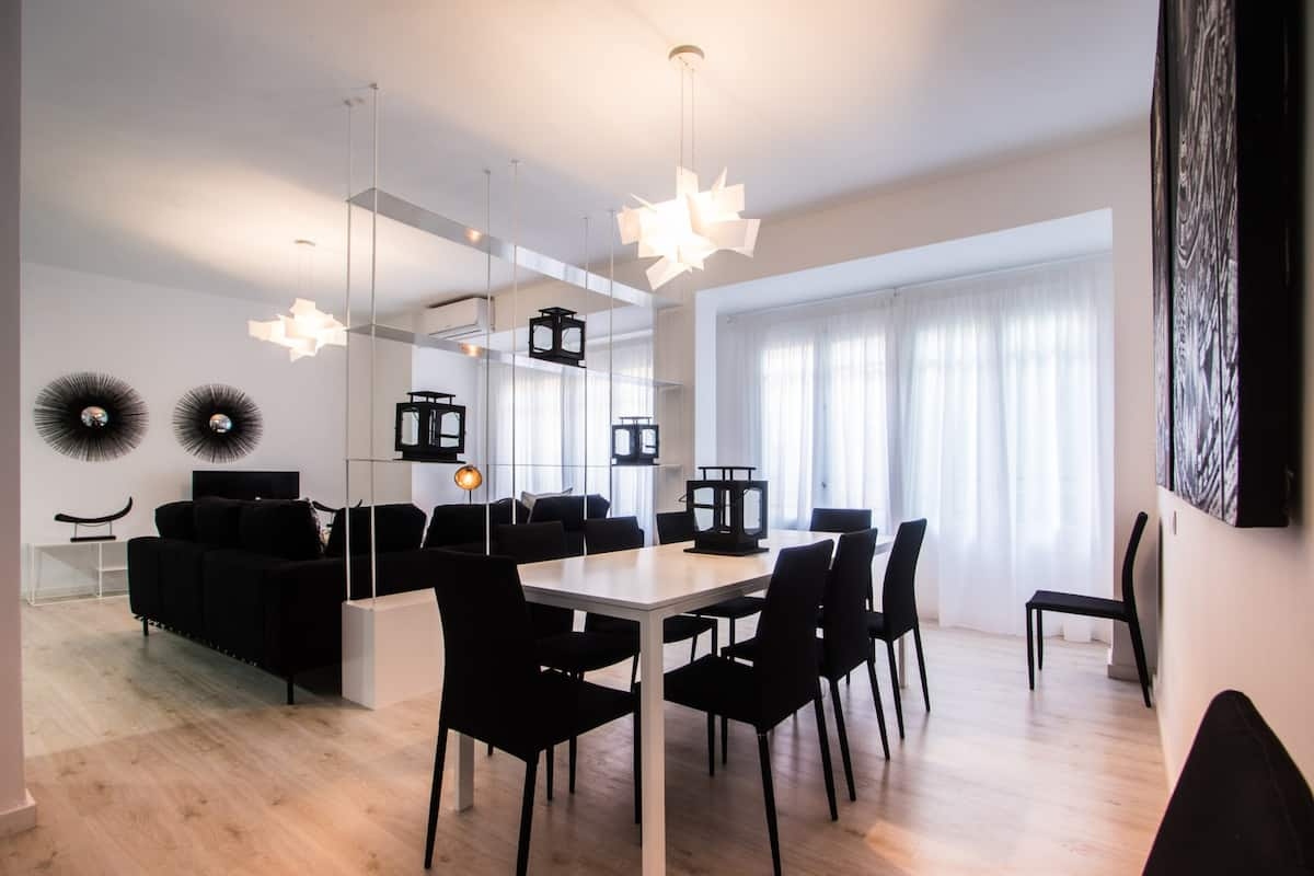 Spacious 4-Bedroom Serviced Apartment in Central Valencia