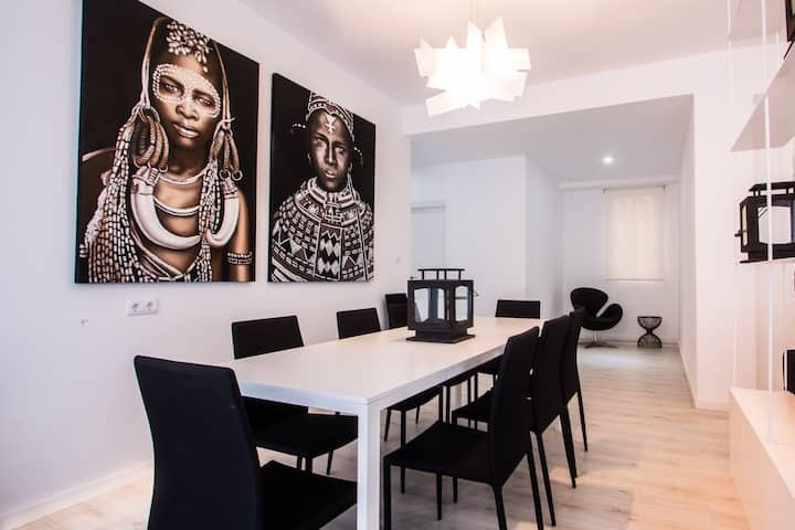Spacious 4-Bedroom Serviced Apartment in Central Valencia