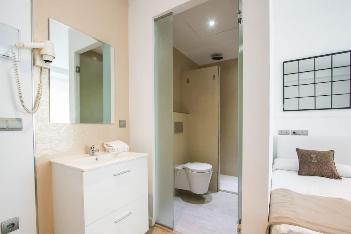Spacious 4-Bedroom Serviced Apartment in Central Valencia