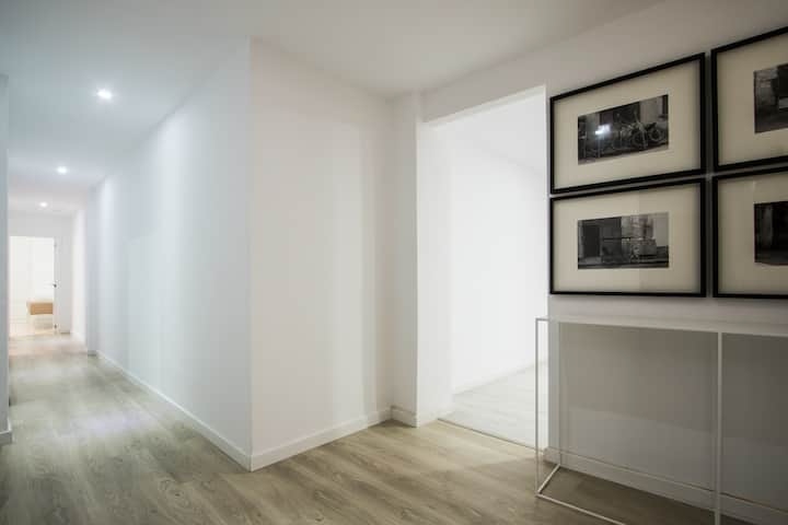 Spacious 4-Bedroom Serviced Apartment in Central Valencia
