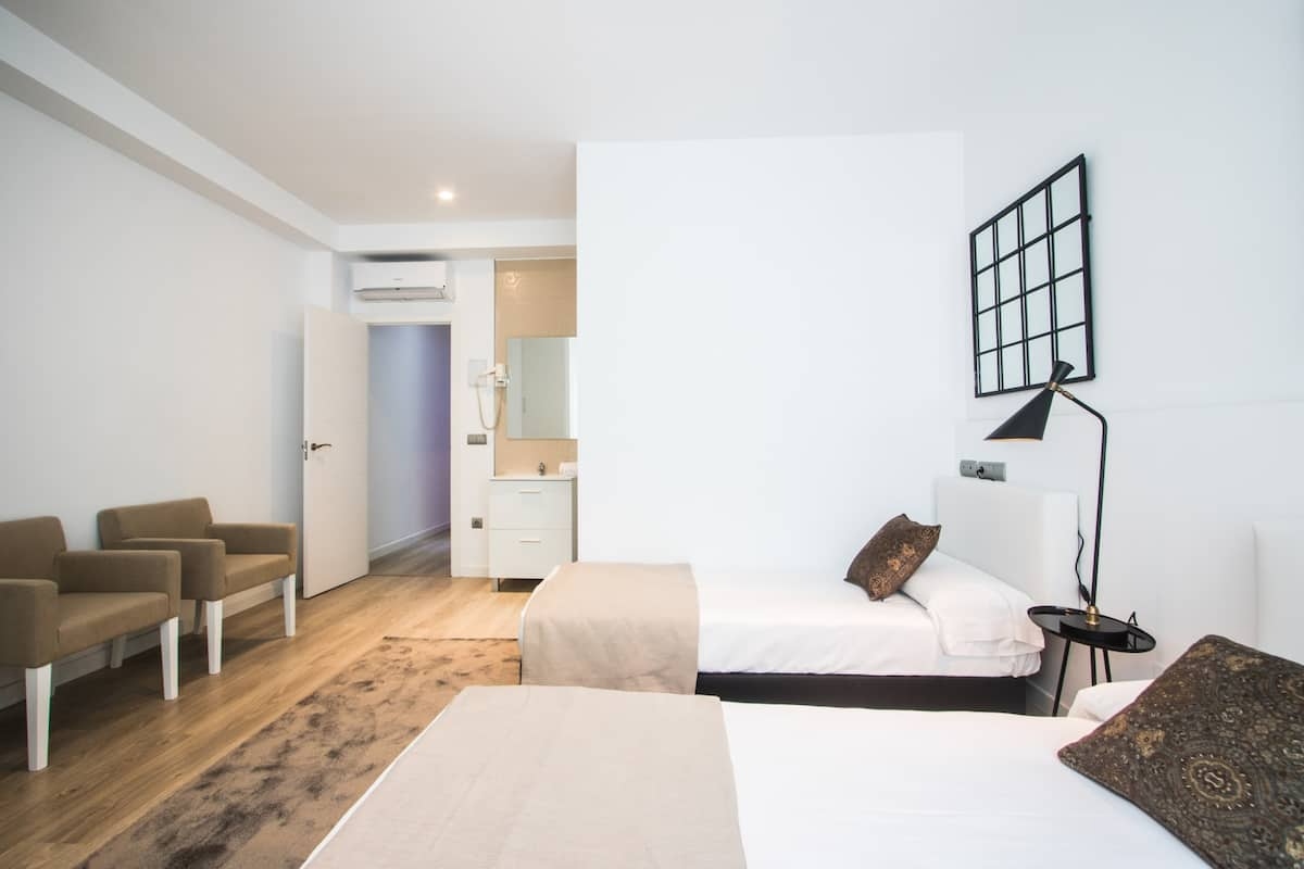Spacious 4-Bedroom Serviced Apartment in Central Valencia