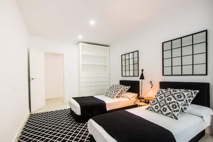 Spacious 4-Bedroom Serviced Apartment in Central Valencia