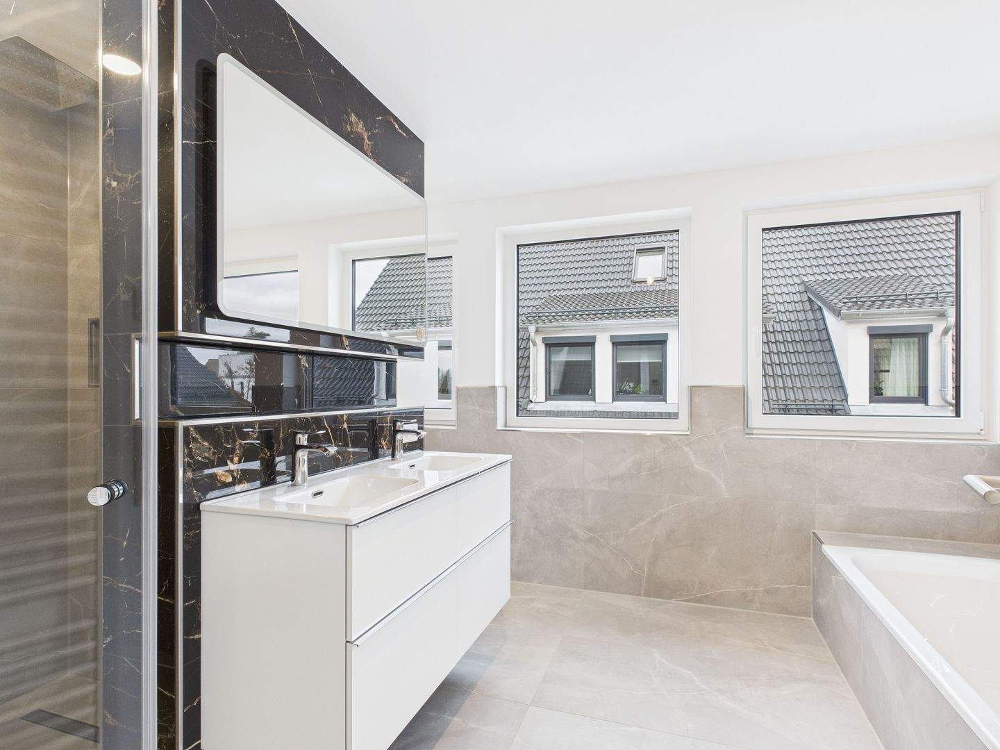 Superb 5-Room Penthouse in Fürth