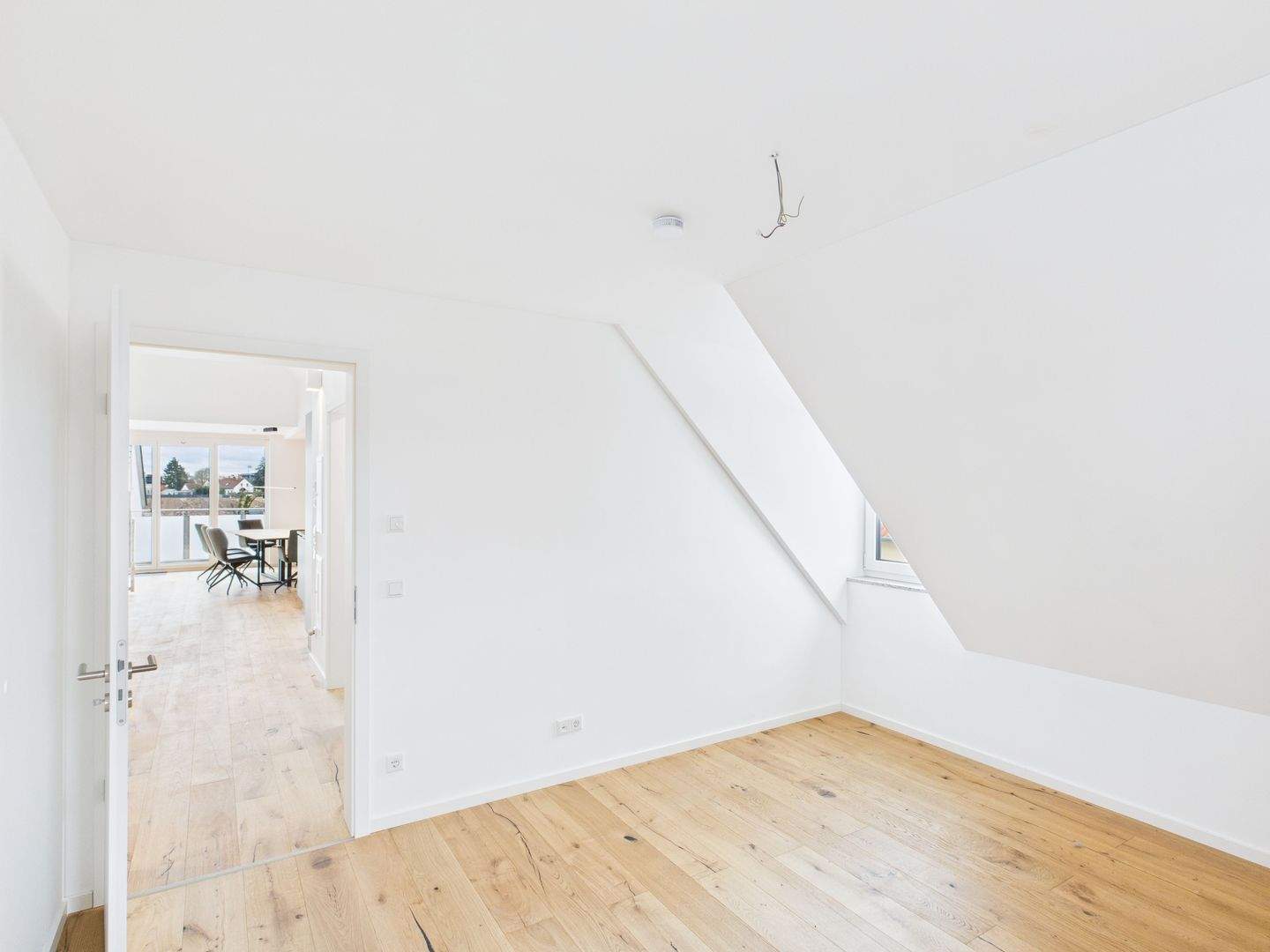 Superb 5-Room Penthouse in Fürth
