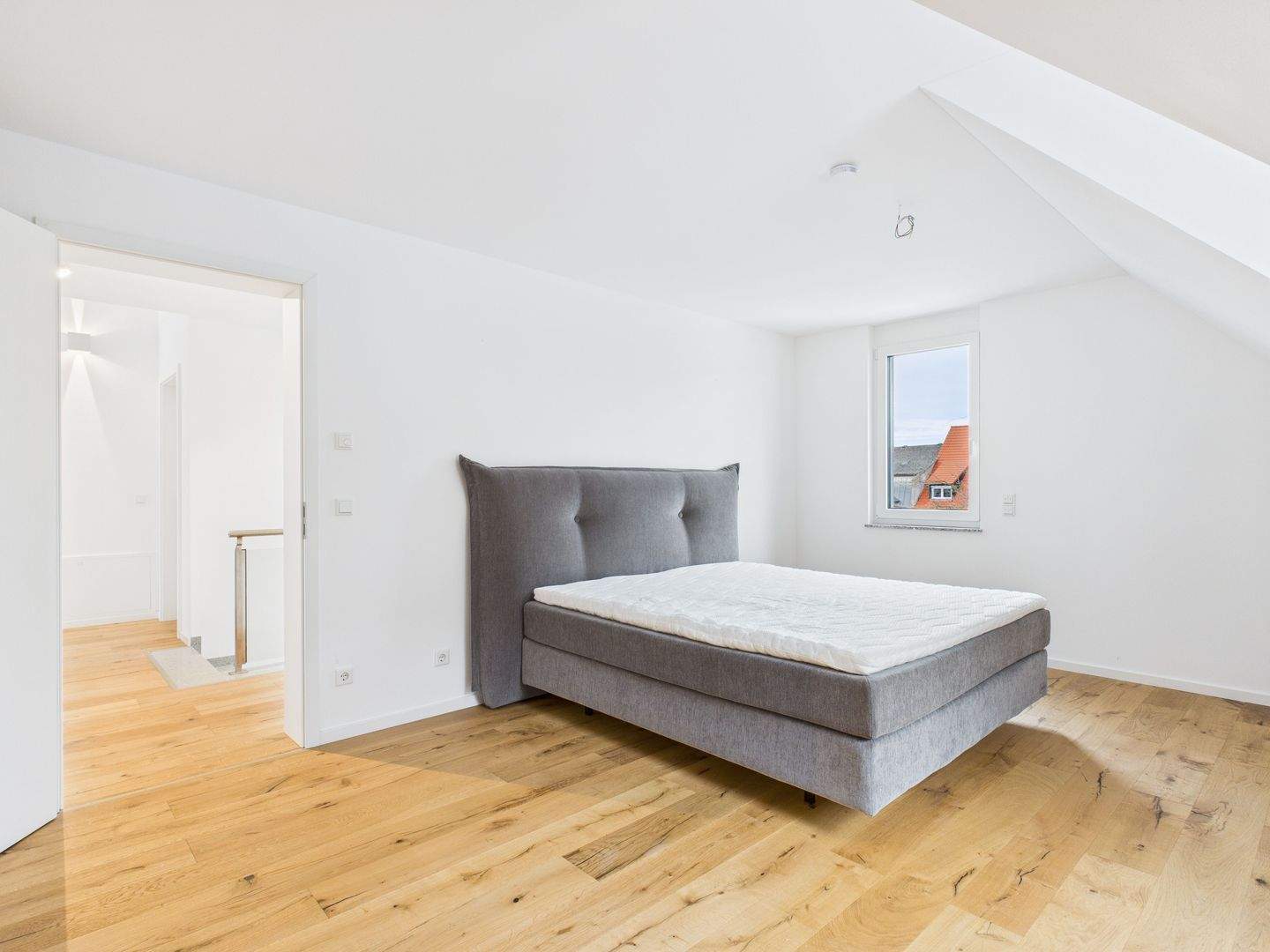 Superb 5-Room Penthouse in Fürth