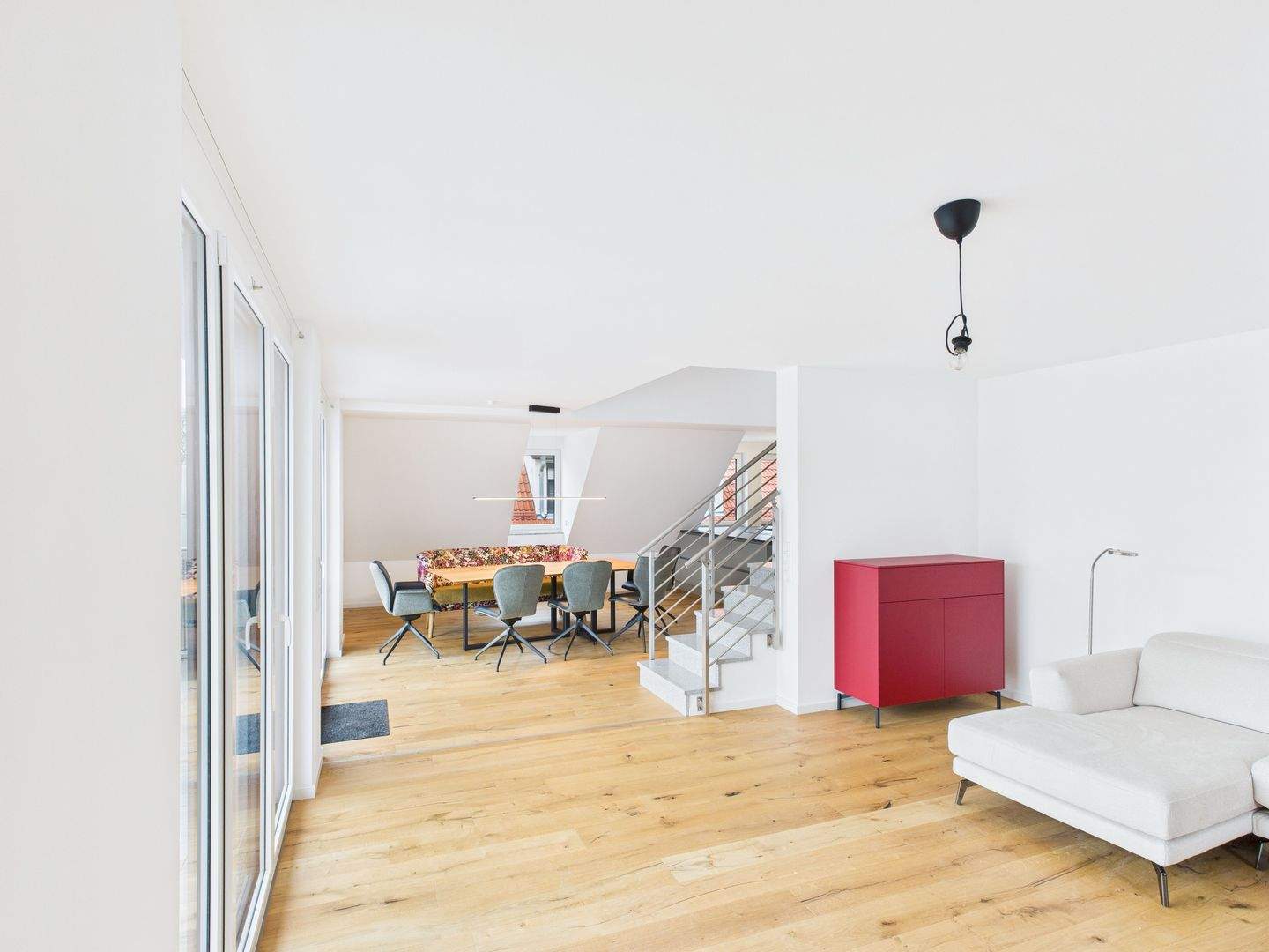 Superb 5-Room Penthouse in Fürth