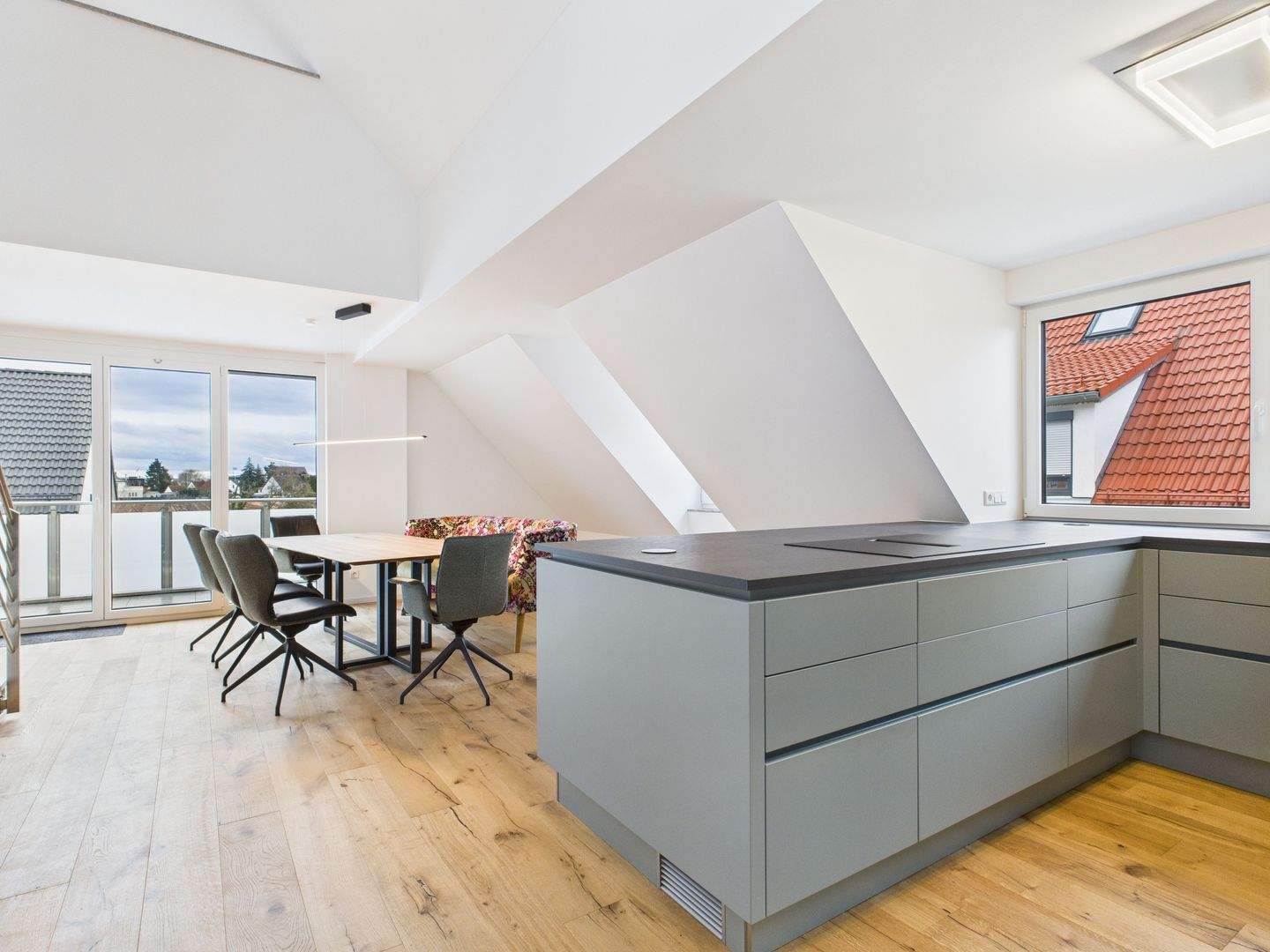 Superb 5-Room Penthouse in Fürth