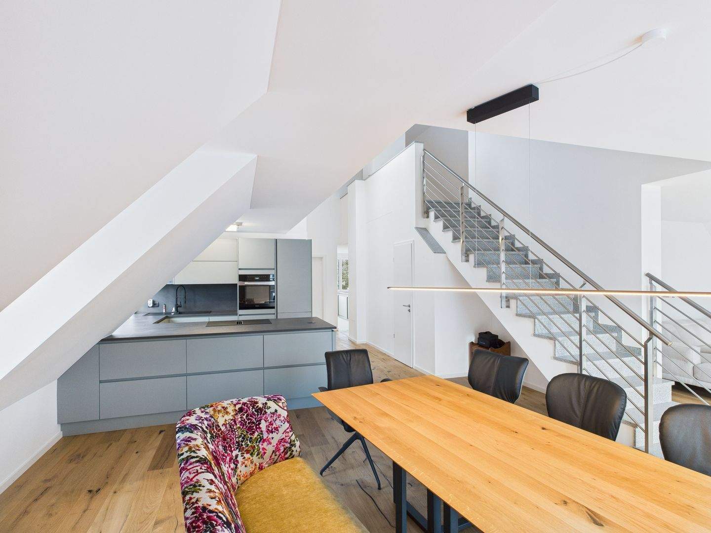 Superb 5-Room Penthouse in Fürth