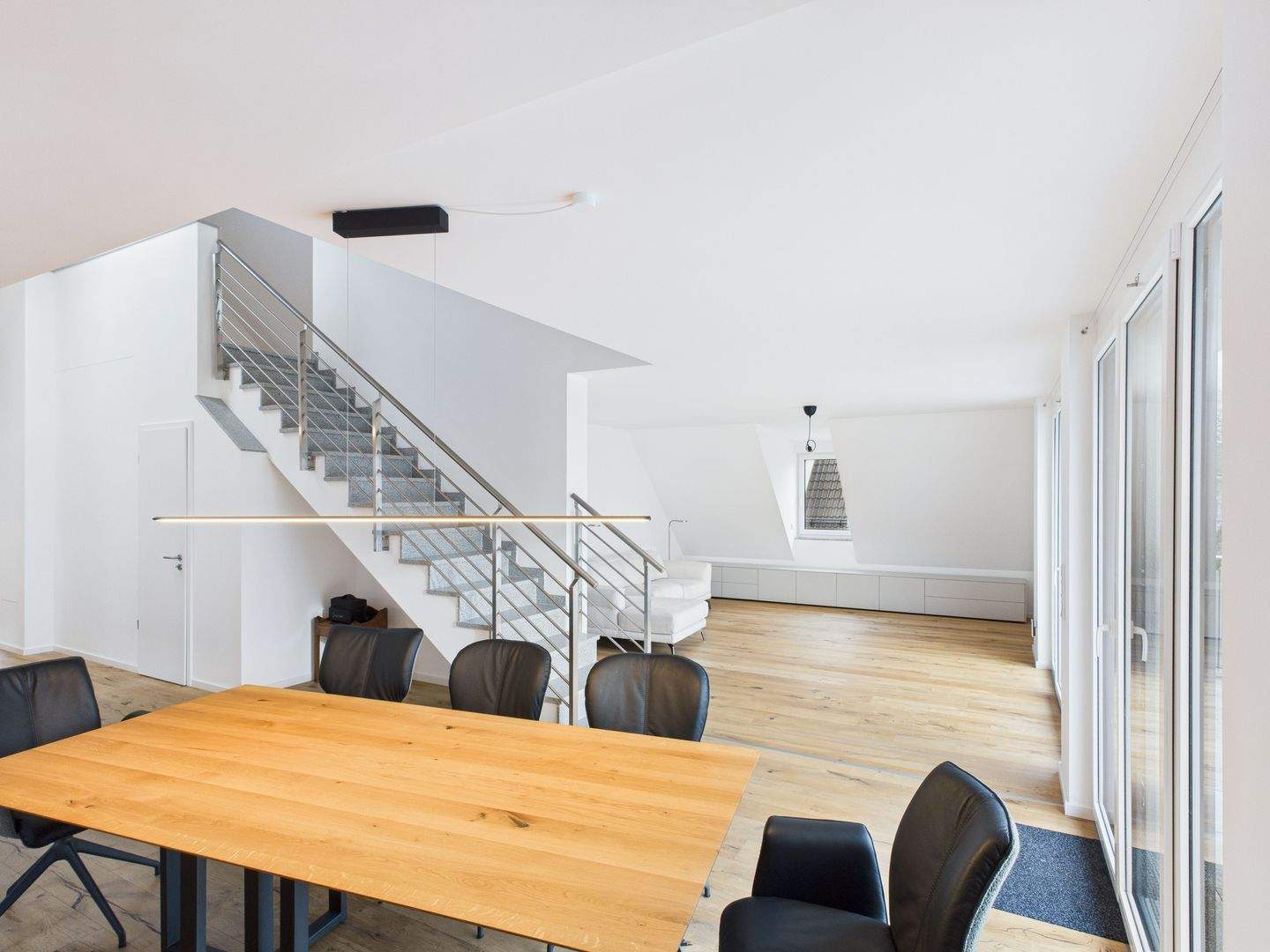 Superb 5-Room Penthouse in Fürth