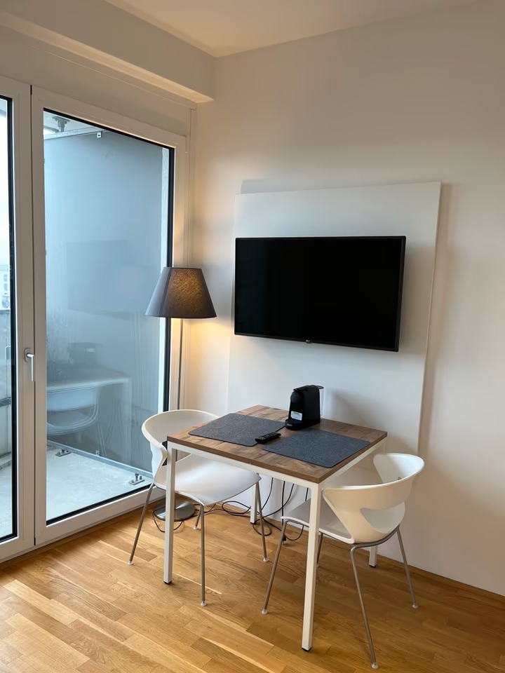 Möbliertes 1-Zimmer Apartment mit Balkon in München-Riem
